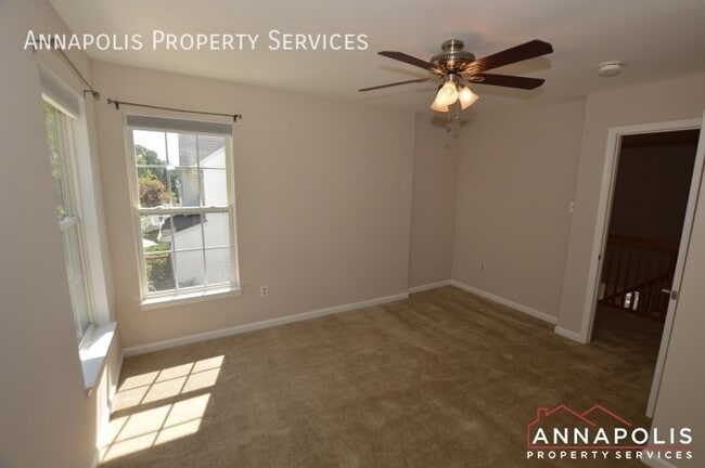 Building Photo - 122 Farmbrook Ln