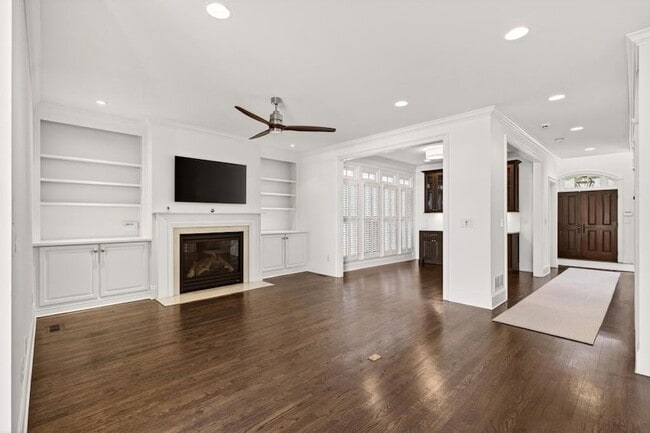 Building Photo - 16 Conifer Cir NE