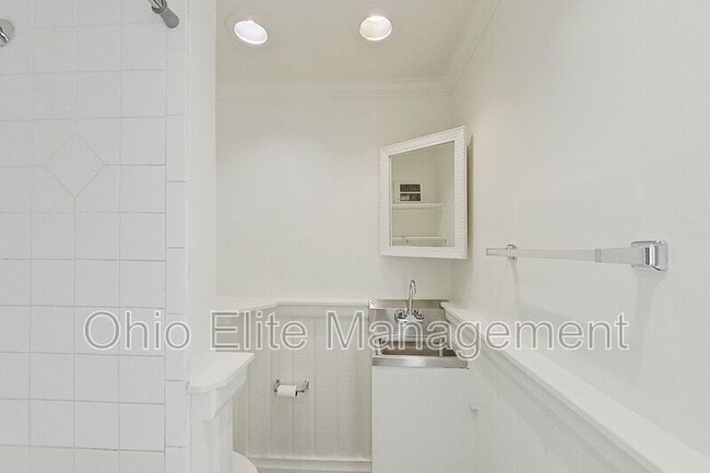 Building Photo - 1695 E Weber Rd