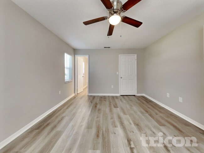 Building Photo - 528 Little Lake Ct