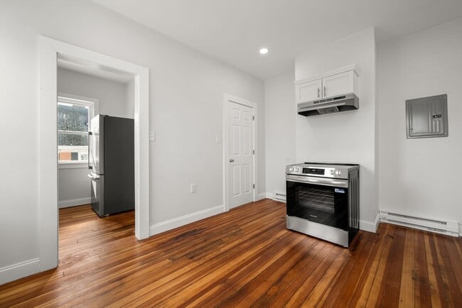 Building Photo - 53 Woodford St