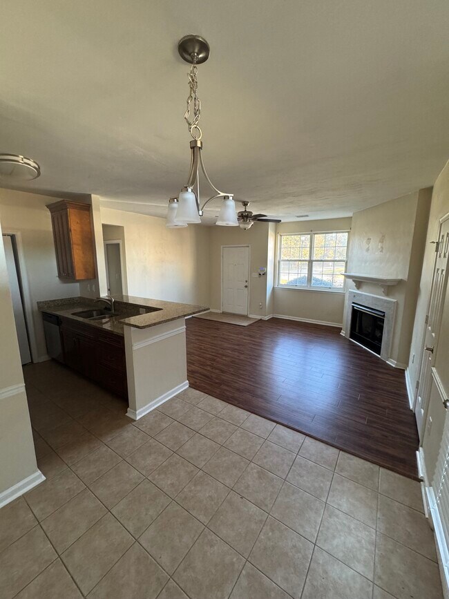 Building Photo - 310 Primrose Ln