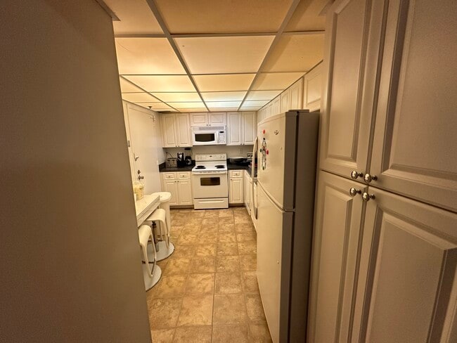 Building Photo - 9511 Collins Ave