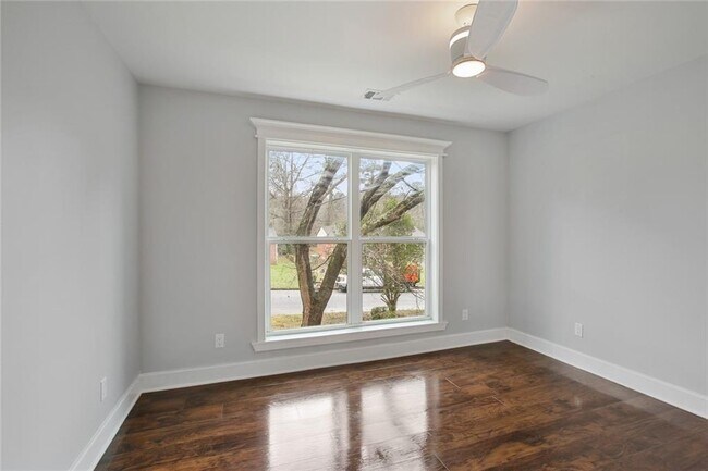 Building Photo - 3499 Fairlane Dr NW