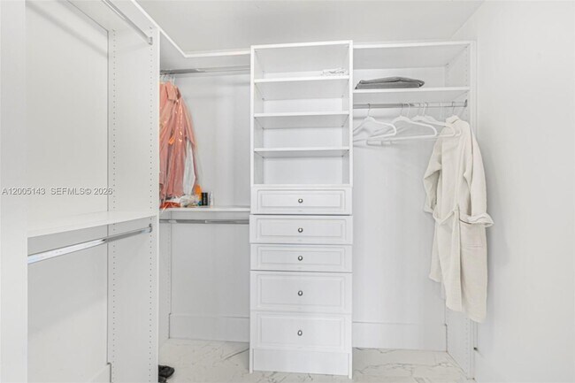 Building Photo - 650 NE 32nd St