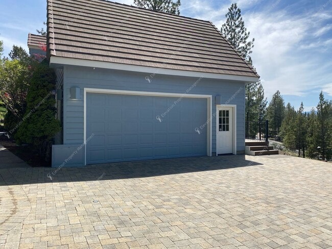 Building Photo - Luxury Living with Unmatched Cascade Views...