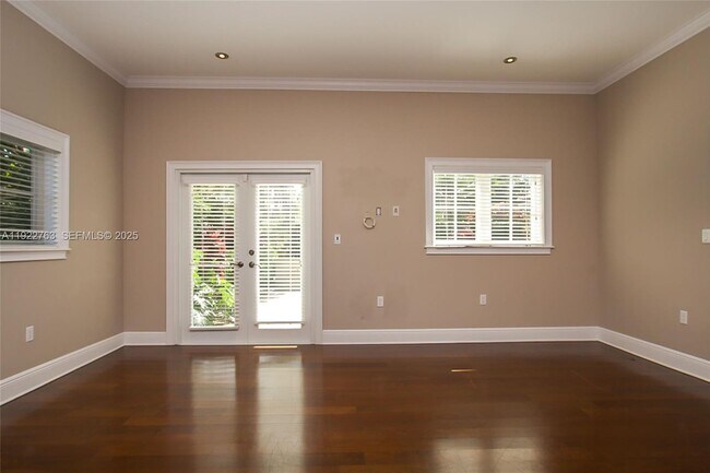 Building Photo - 1400 Alberca St