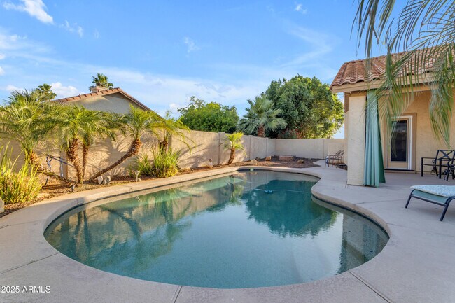 Building Photo - 1823 W Remington Dr