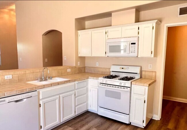 Building Photo - Charming Home For Rent Coming Soon!
