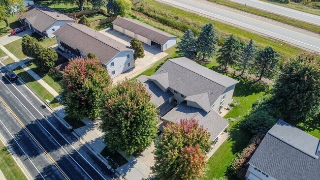 Building Photo - Broadway Drive - Sun Prairie