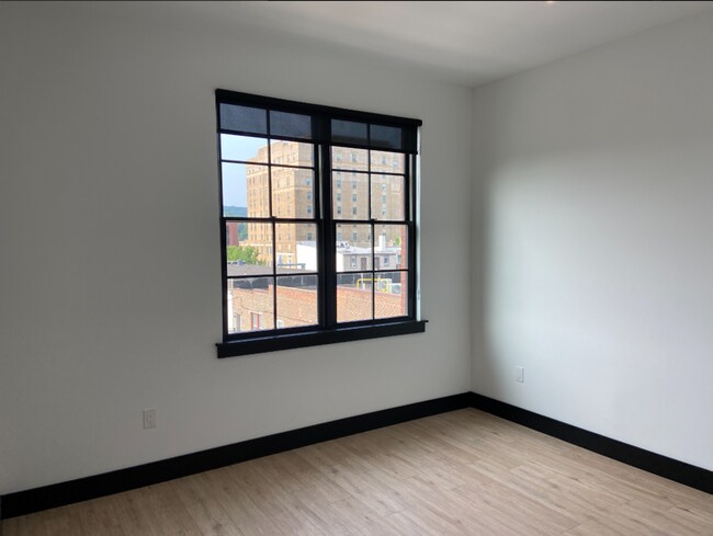 Building Photo - 41 Larry Holmes Dr