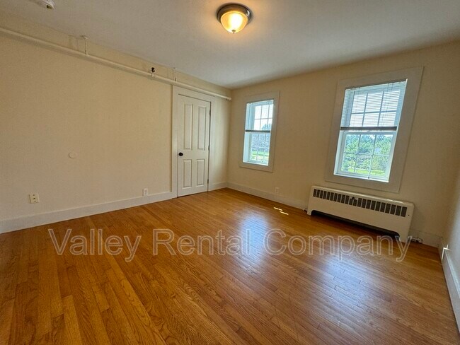 Building Photo - 132 Middle St