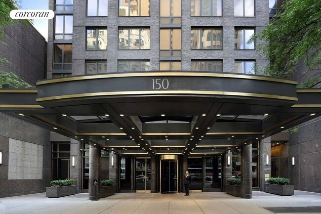 Building Photo - 150 E 57th St