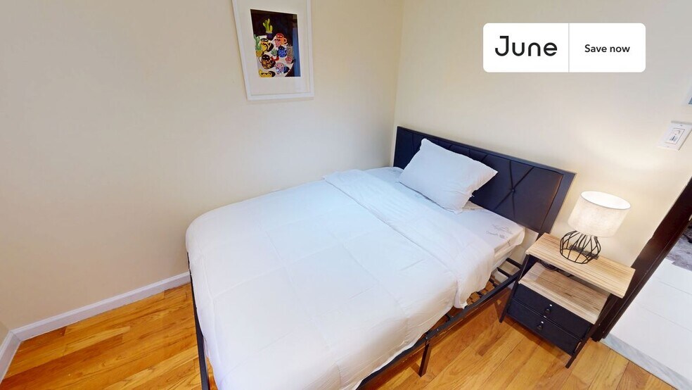 Building Photo - 15 W 107th St