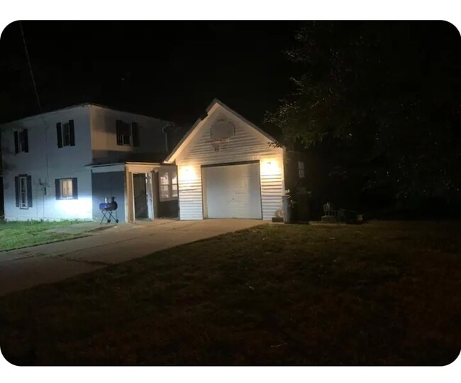 Building Photo - 301 Luverne St.