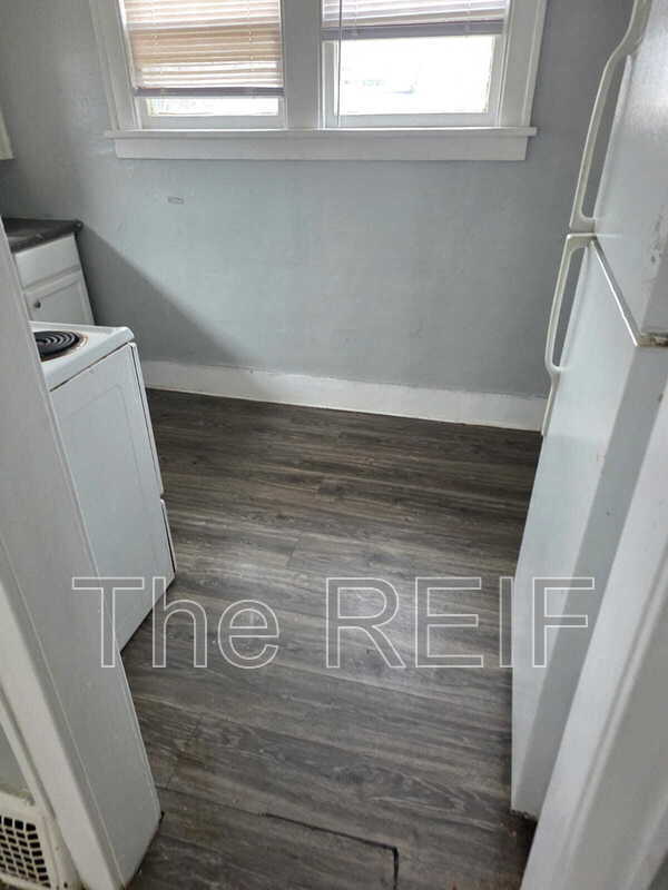 Building Photo - 1023 Barrie Ave