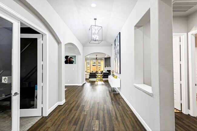 Building Photo - 7211 Sylvan Birch Trl