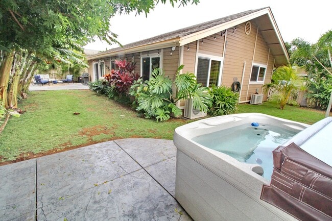 Building Photo - Stand-alone, Remodeled, Tastefully Furnished and Decorated 3Bed/2Bath Home in Southpointe with a ...