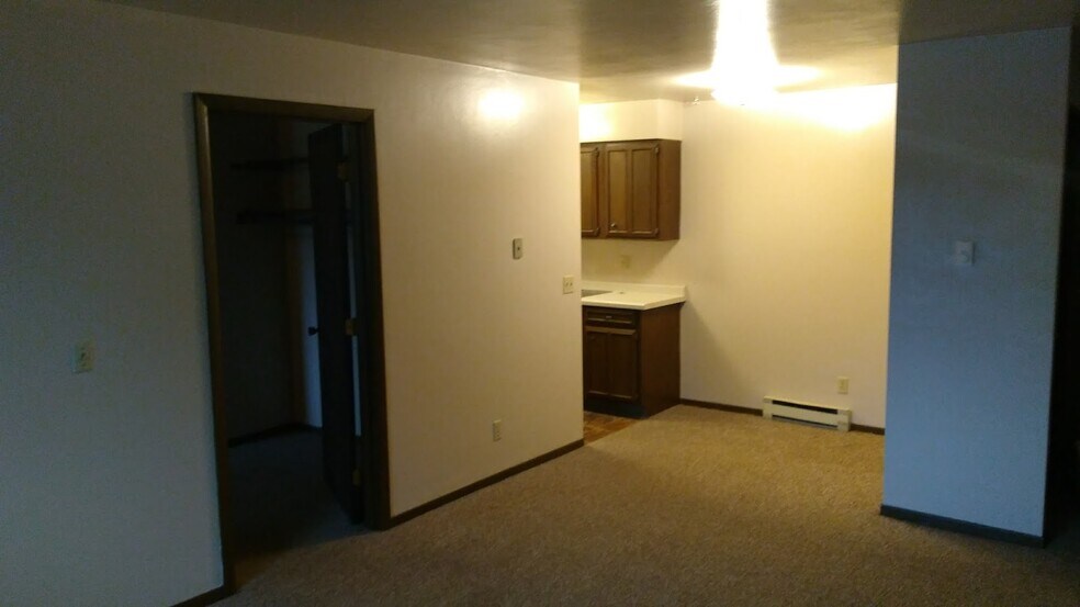 Building Photo - 401 N East St