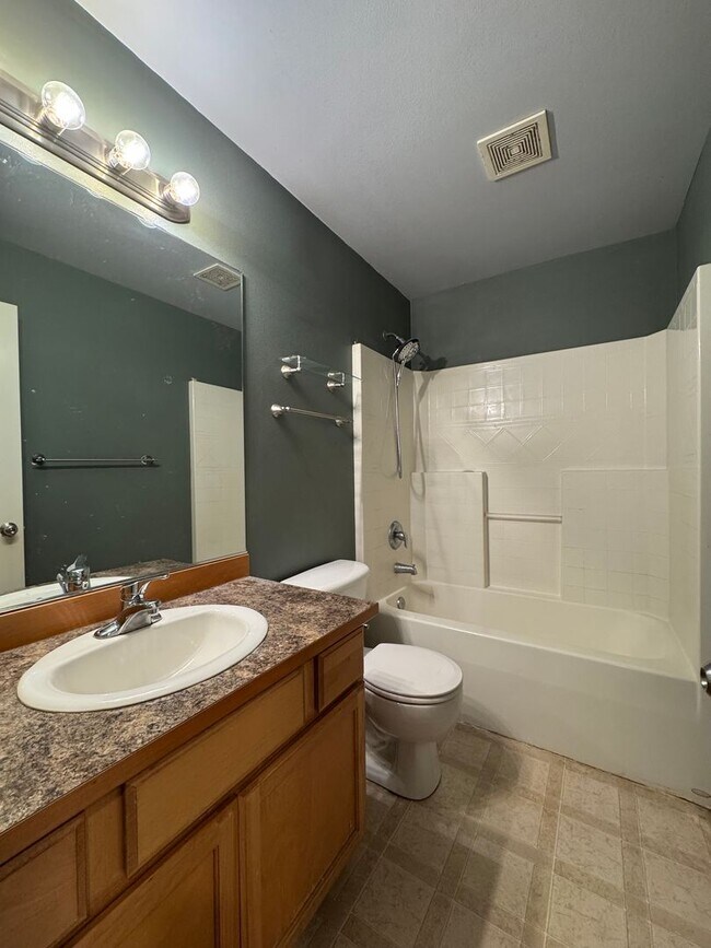 Building Photo - Spacious 4-Bedroom Home for Lease in Cul-de-Sac