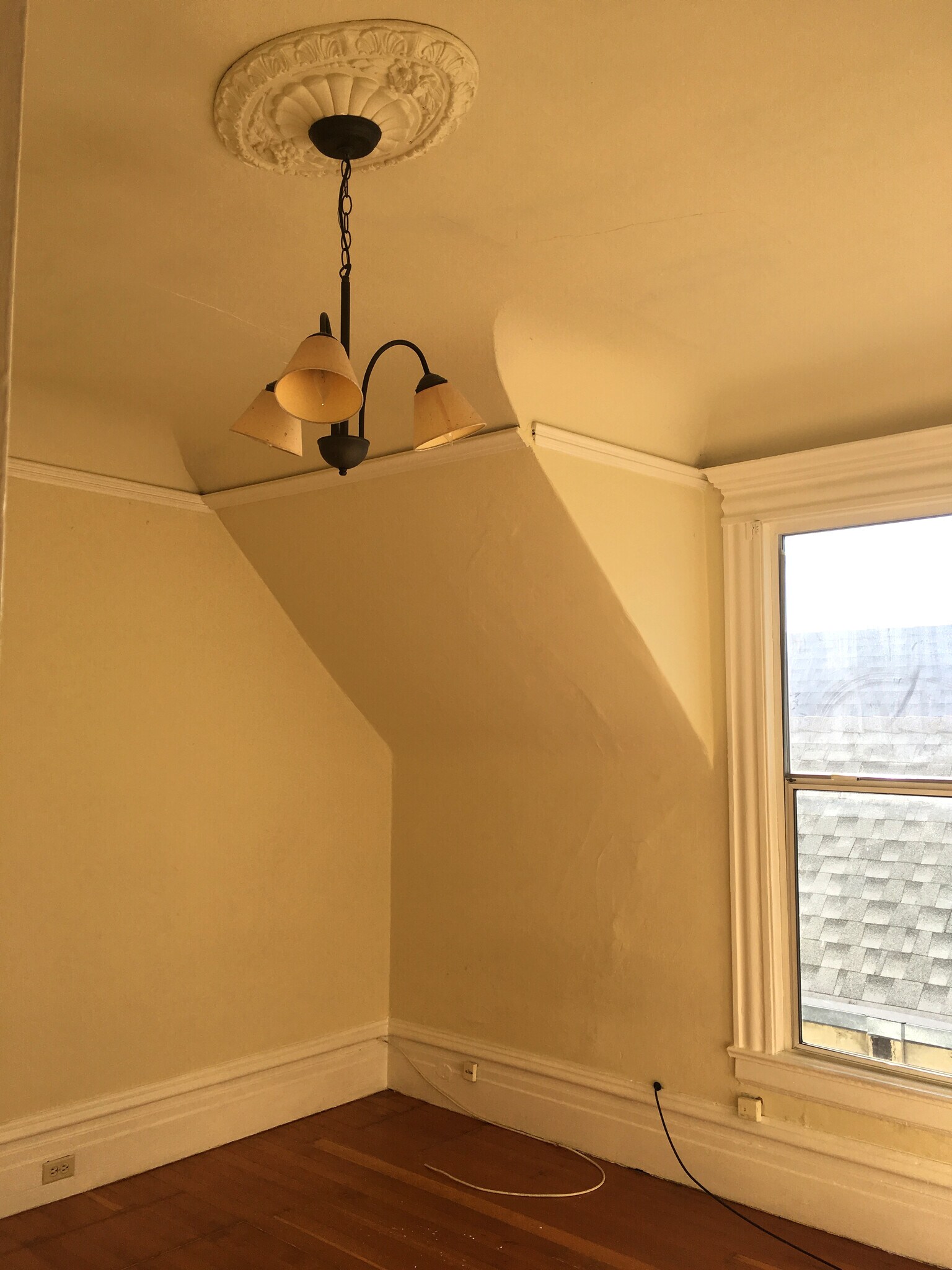 south facing very sunny bedroom with walk in closet - 940 York St