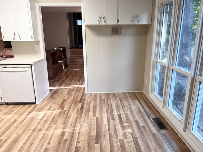 Building Photo - 105 Thistledown Trail