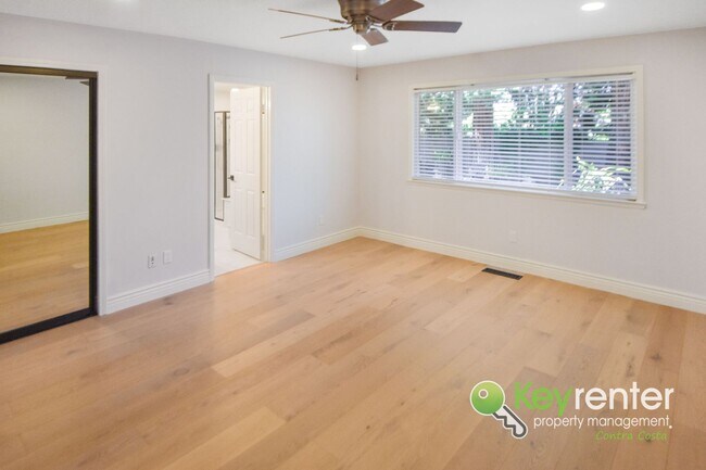Building Photo - Beautiful 4 Bed / 3 Bath Bollinger Hills Home with Gorgeous Remodeled Kitchen!