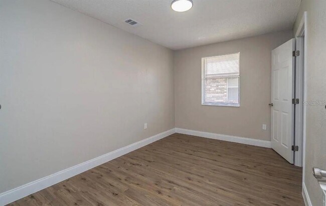 Building Photo - 1134 Gilmore Ave