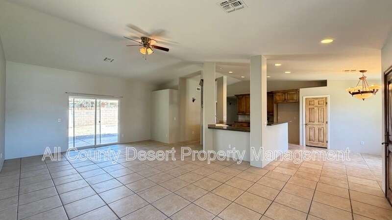 Building Photo - 9751 Palm Dr