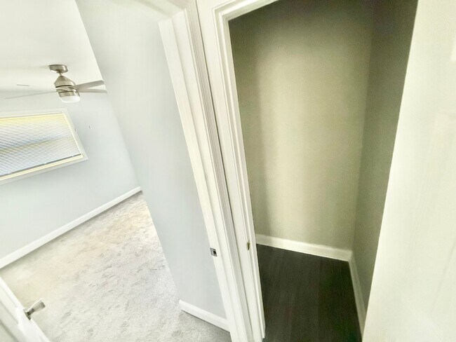 Building Photo - ***3 Bed Ranch with off-street parking and large yard!