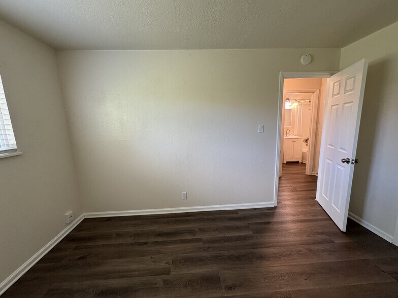 Building Photo - 1712 Arthur Ct
