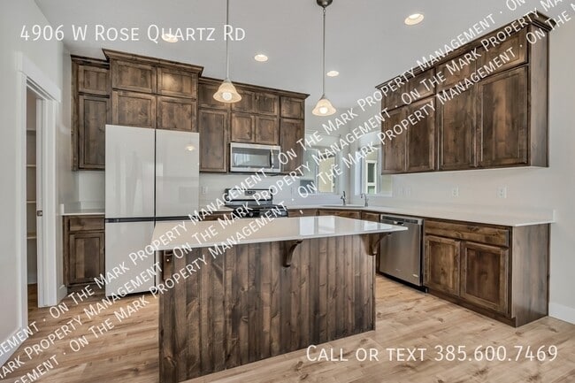 Building Photo - 4906 W Rose Quartz