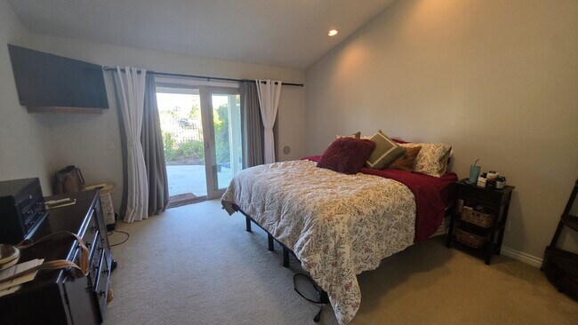 Building Photo - Beautiful home on the Shadowridge Golf Course