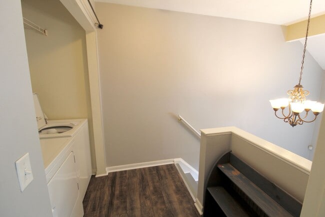 Building Photo - 1416 Bradley Dr