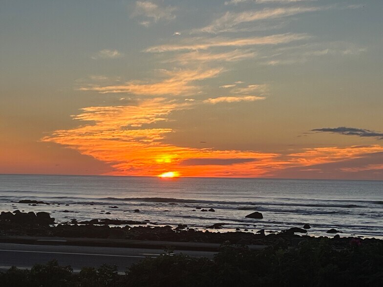 Beautiful sunsets - 790 York St