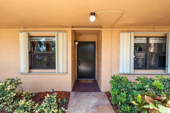 Building Photo - 600 Egret Cir