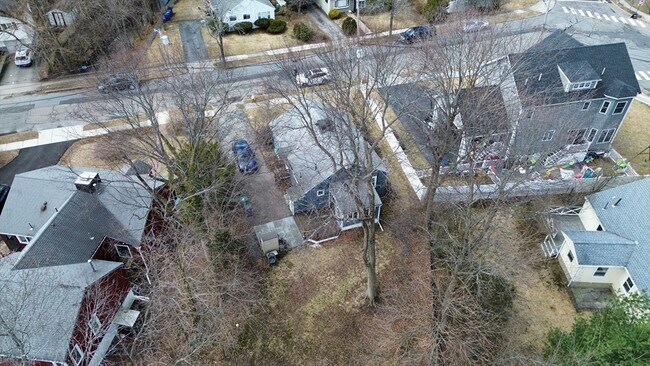 Building Photo - 176 Upland Ave