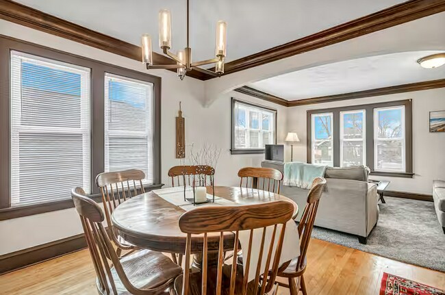 Building Photo - 817 Bell Ave