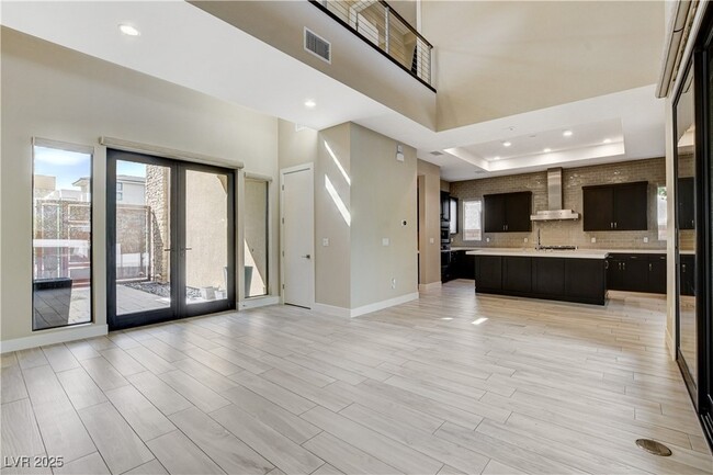 Building Photo - 64 Grey Feather Dr