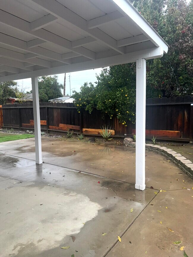 Building Photo - 4548 N Meridian Ave