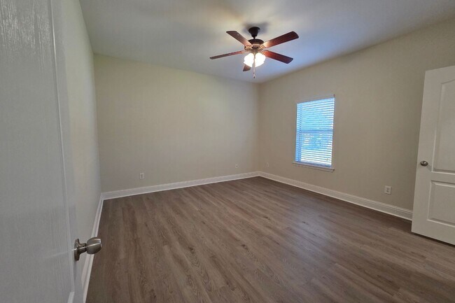 Building Photo - Spacious 4-Bedroom Rental in Daphne School...