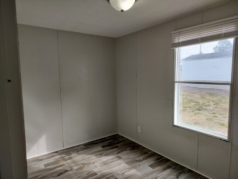 Building Photo - 210 Jamback Rd