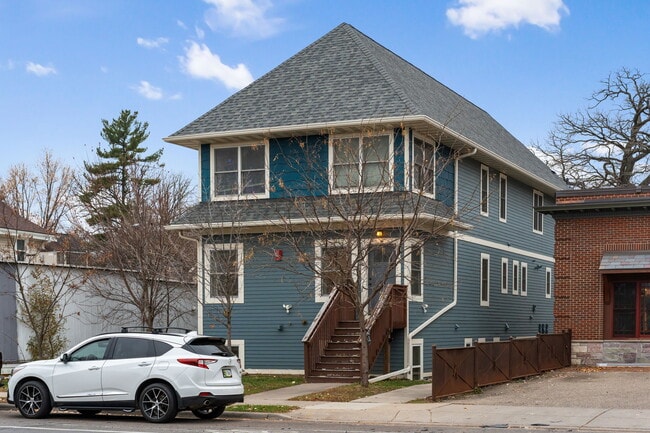 Building Photo - 4406-1 Nicollet Ave