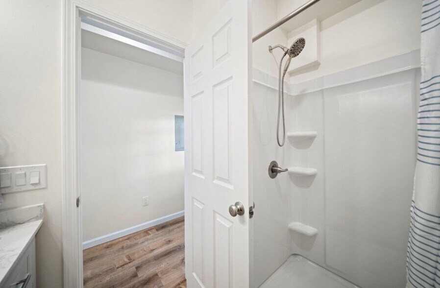 Building Photo - 5069 Peachtree Ave