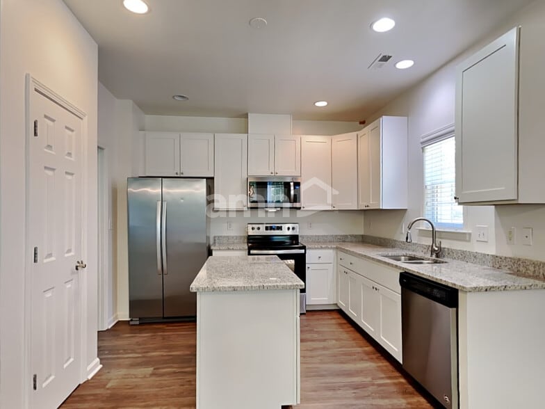 Building Photo - 145 Pearson Place