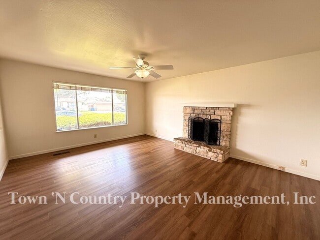 Building Photo - Nice 3 Bedroom, 2 Bath Located in North Salinas!