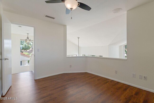 Building Photo - 4020 E Laurel Ln