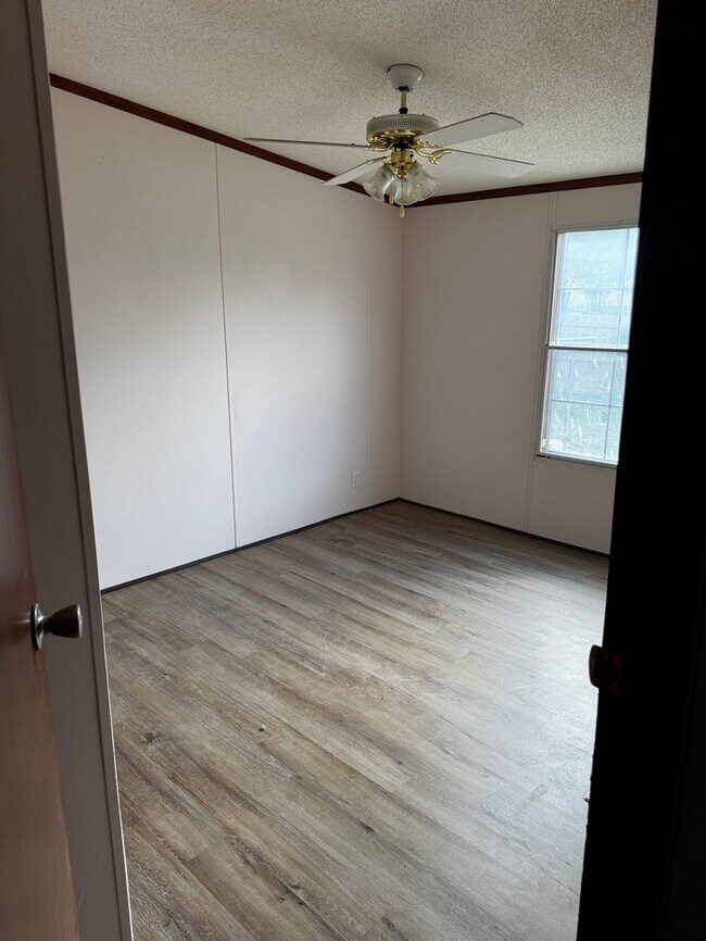Building Photo - 5667 Turner Dr