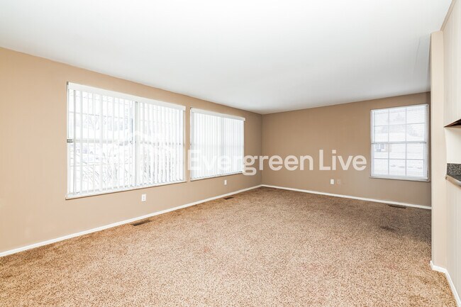 Building Photo - 5714 Troy Villa Blvd