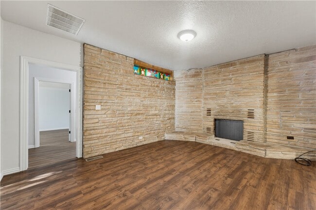 Building Photo - 202 3rd Ave SW